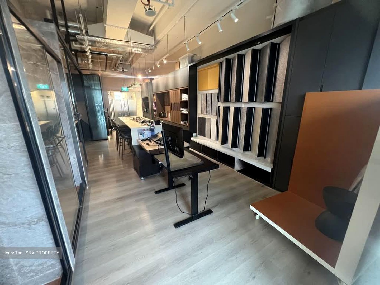 Woods Square (D25), Office #563999771